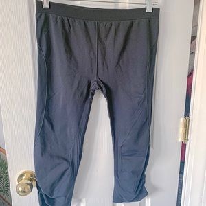 Gap Fit Motion Capri Gray Leggings Size L
